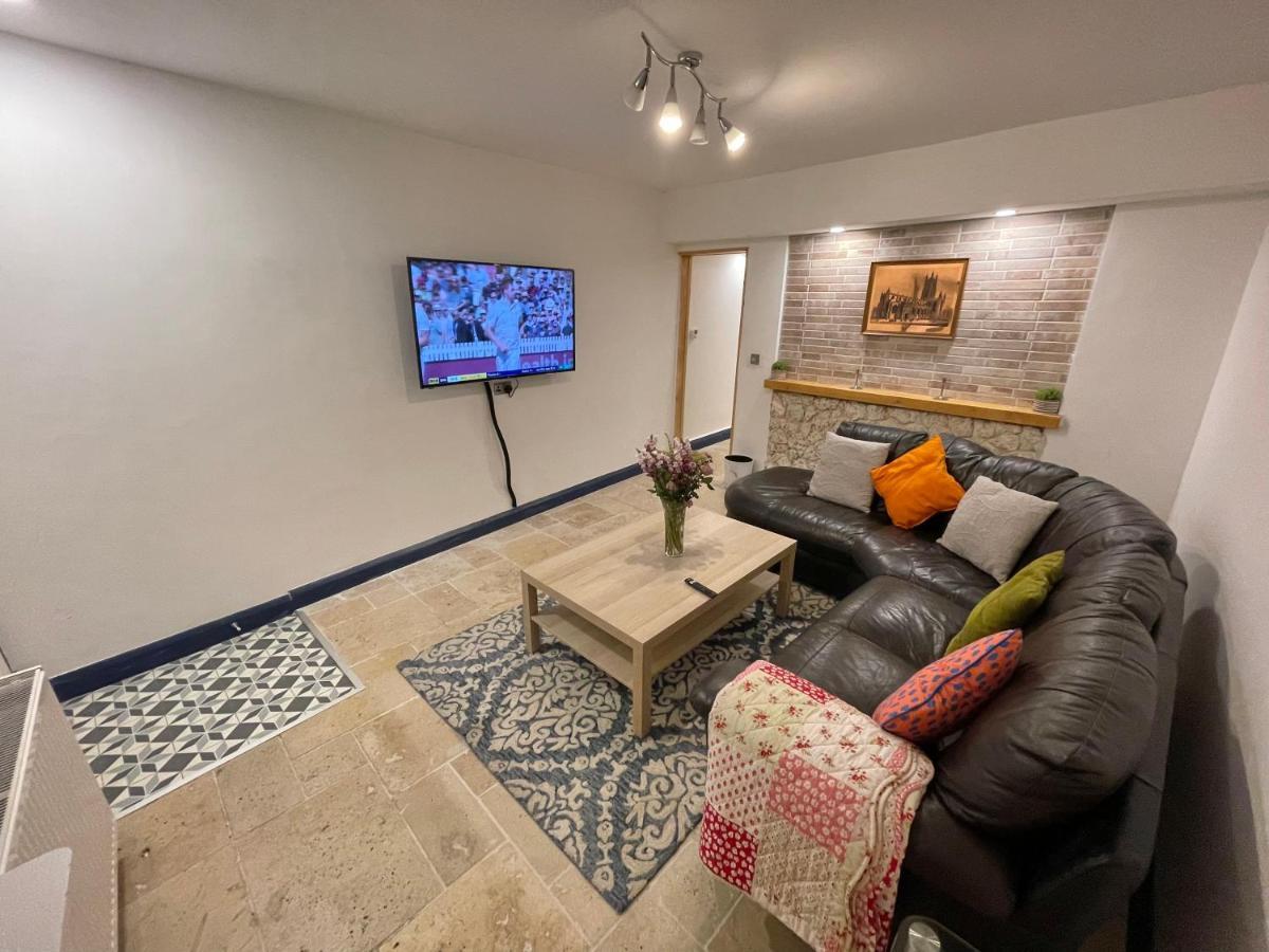 2 Bedroom Cottage Gloucester City Center Extérieur photo