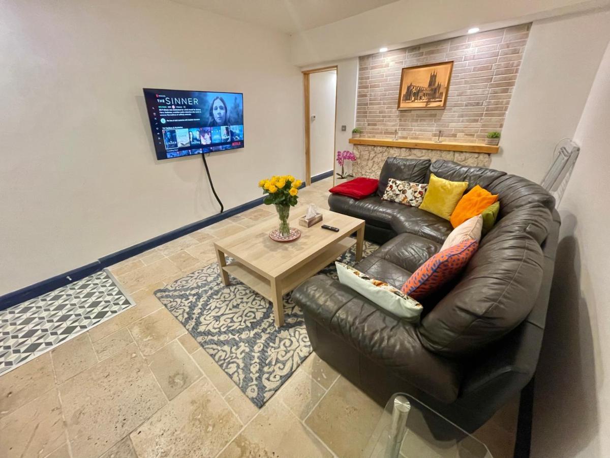 2 Bedroom Cottage Gloucester City Center Extérieur photo